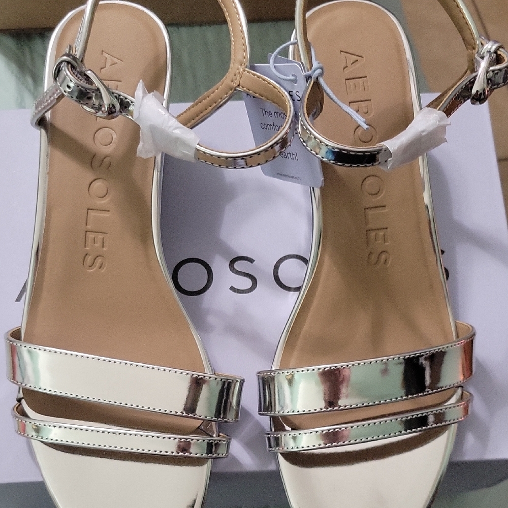 AEROSOLES Women's Metallic Silver Sandals